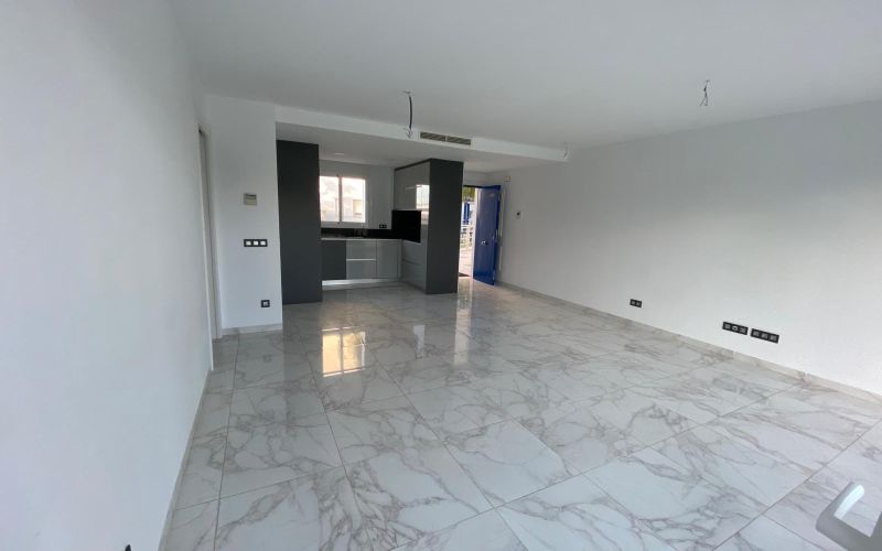 A ESTRENAR!!! ESPECTACULAR PLANTA BAJA DE 3 HABITACIONES CON 296M2 DE JARDÍN