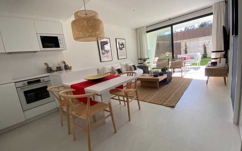 PRECIOSA PLANTA BAJA CERCA DE LA PLAYA DE 2 HABITACIONES CON PARKIG Y TRASTERO