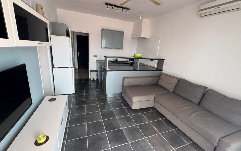 ÁTICO DE 2 HABITACIONES CON TERRAZA GRANDE Y BONITAS VISTAS, CON PISCINA