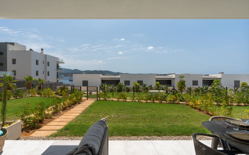 PLANTA BAJA CON JARDÍN EN CALA GRACIO