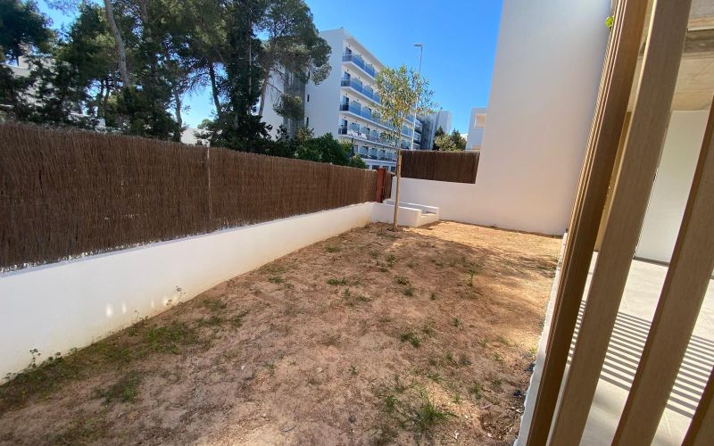 PLANTA BAJA  A ESTRENAR MUY CERCA  DE LA PLAYA