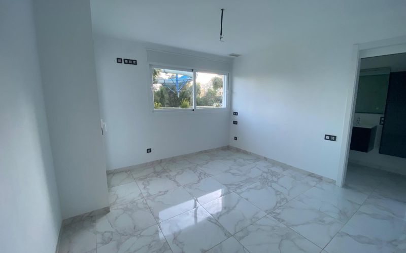 A ESTRENAR!!! ESPECTACULAR PLANTA BAJA DE 3 HABITACIONES CON 296M2 DE JARDÍN