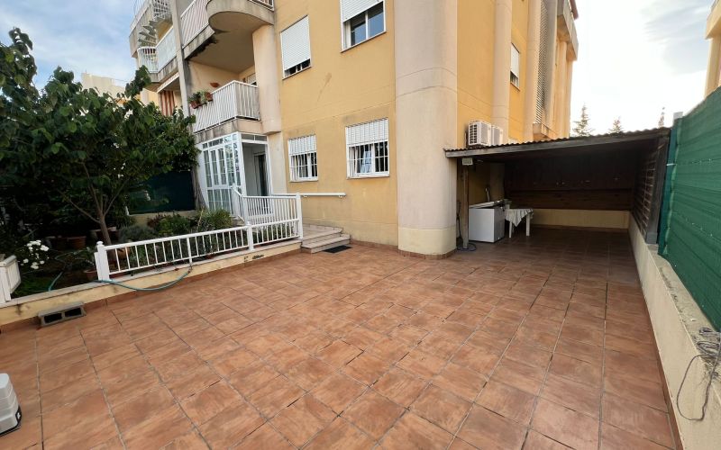 PLANTA BAJA EN SES PAISSES CON TERRAZA , JARDÍN Y PARKING