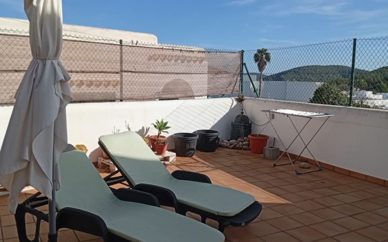 PAREADO DE 3 HABITACIONES CON SOLARIUM EN EL CENTRO DE SAN JOSÉ PUEBLO