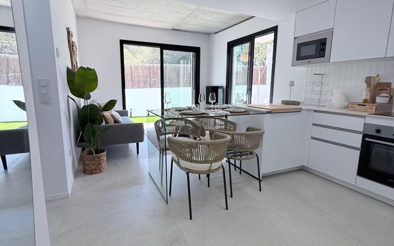 ESPECTACULAR PLANTA BAJA CERCA DE LA PLAYA